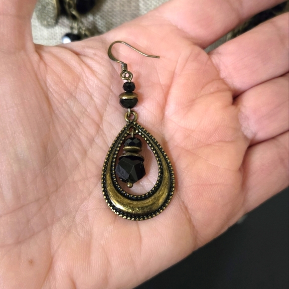 Premier Designs Black Crystal Necklace, Earrings, & Bracelet Ensemble - Picture 2 of 4